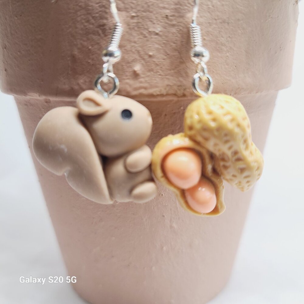 Squirrel‎ and Peanuts Dangle Drop Earrings NEW Women's Fun Gifting Quirky Casual - Picture 3 of 5